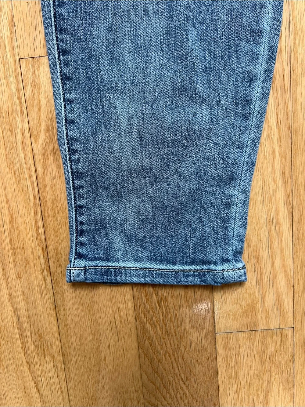 Judy Blue Los Angeles Distressed Boyfriend Jeans